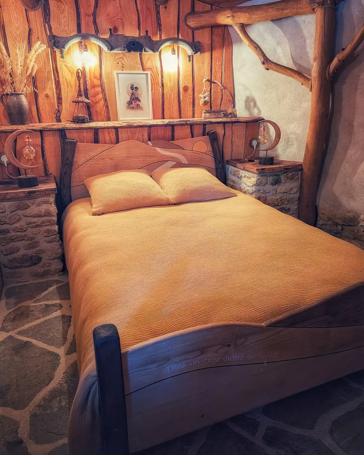 Hébergement lit chambre maison hobbit coteau des fadets