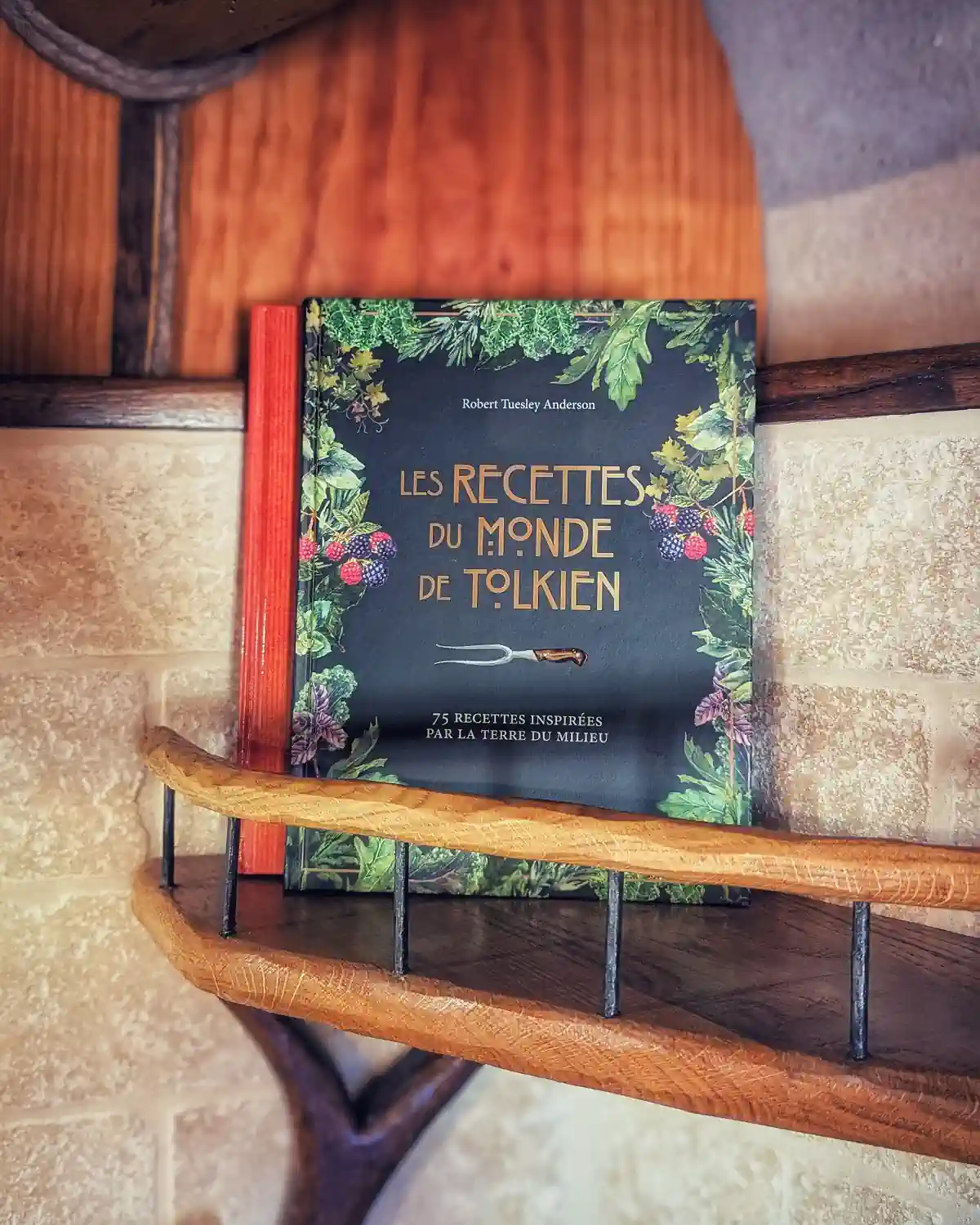 Hébergement livre cuisine maison hobbit coteau des fadets