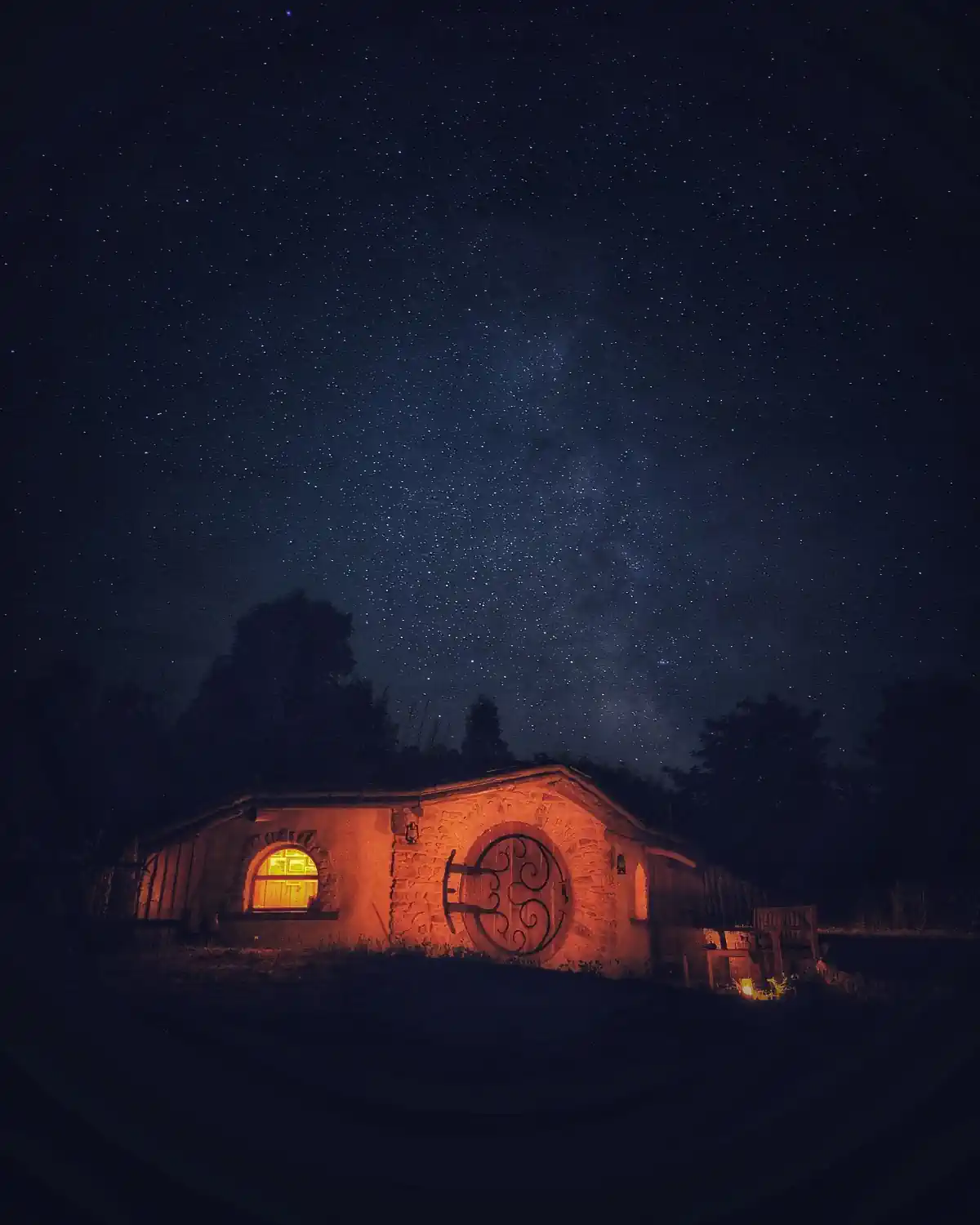 Hébergement nuit etoilee maison hobbit coteau des fadets