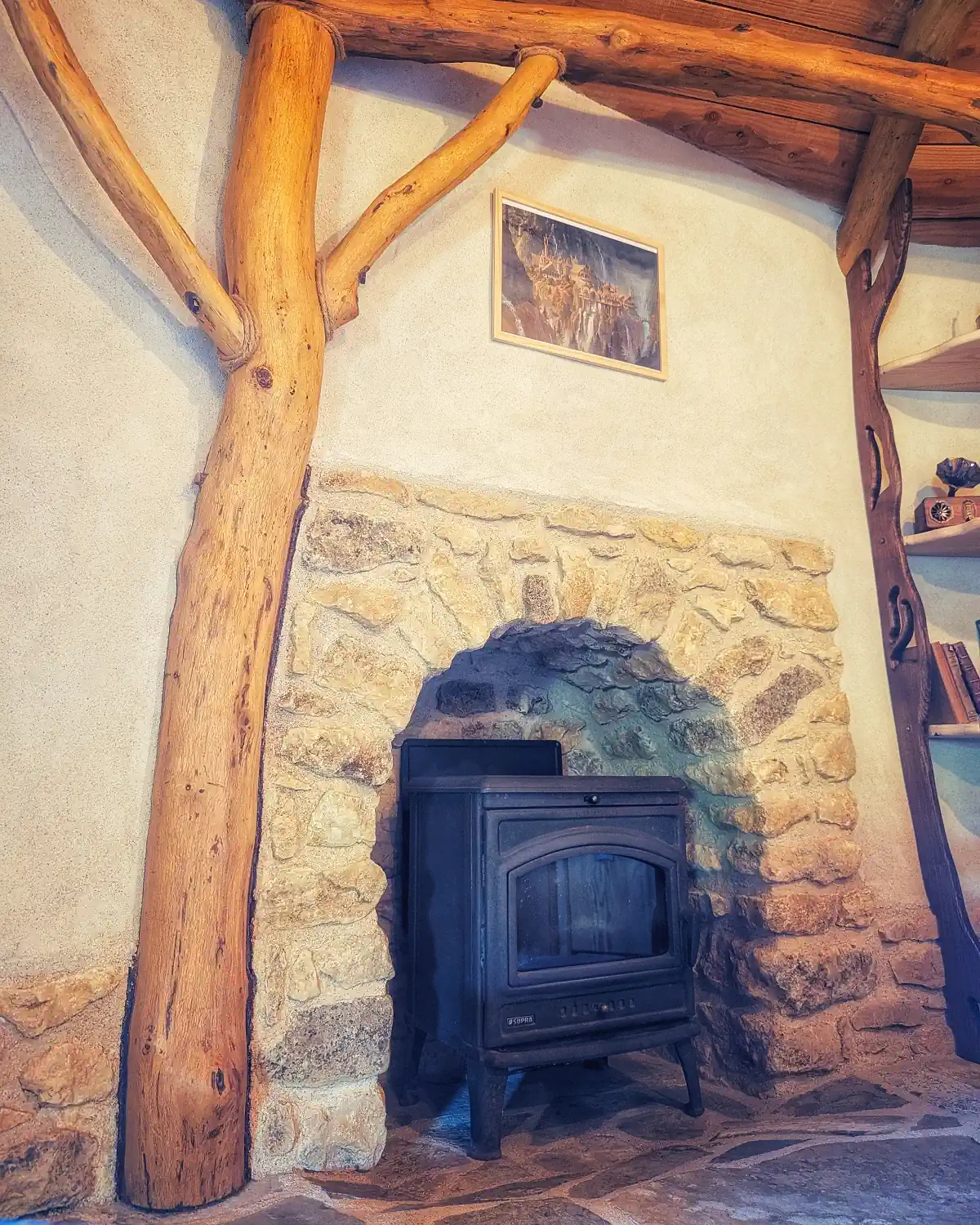 Hébergement poele bois cabane hobbit coteau des fadets