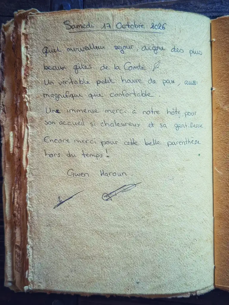 Mot du livre d'or manuscrit rédigé par Gwen et Haroun au Coteau des Fadets