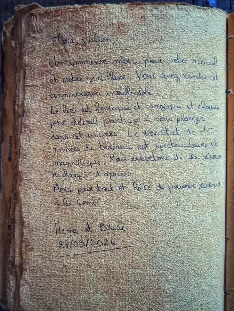 Mot du livre d'or manuscrit rédigé par Héma et Briac au Coteau des Fadets