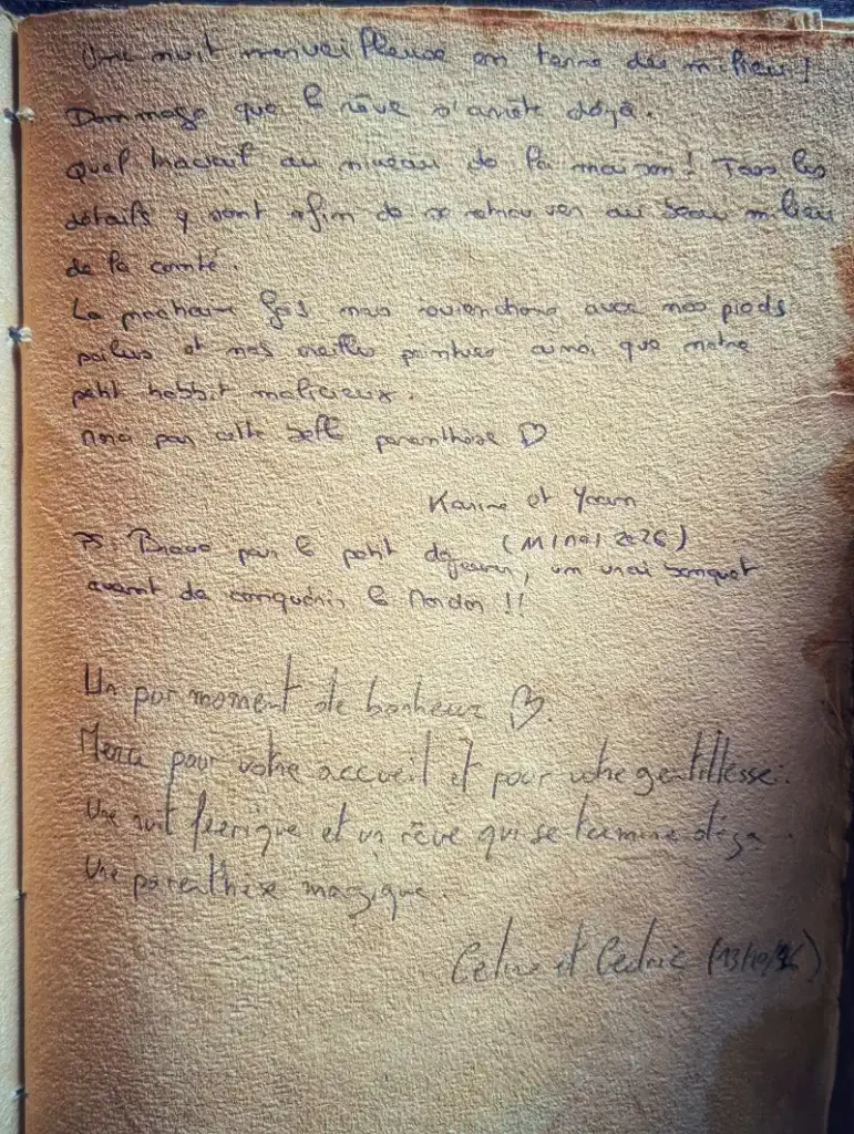 Mot du livre d'or manuscrit rédigé par Karine et Yoan au Coteau des Fadets