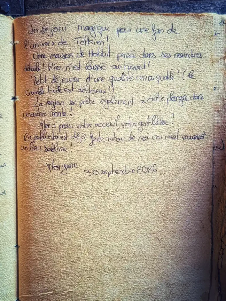 Mot du livre d'or manuscrit rédigé par Morgane au Coteau des Fadets